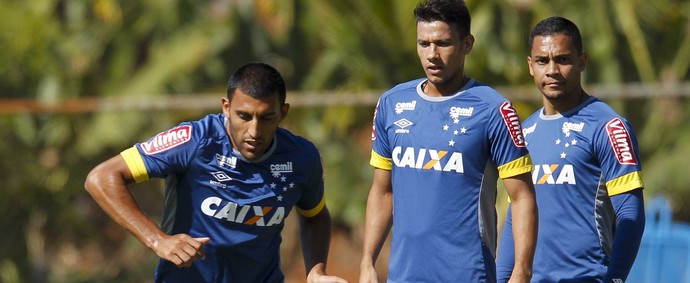 Ábila, Ezequiel e Rafinha: Cruzeiro viaja com 23 jogadores para o Rio