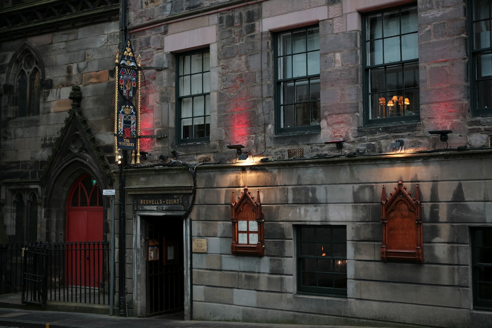 Na Escócia, o hotel The Witchery By The Castle é um dos mais assustadores (Foto: Reprodução)