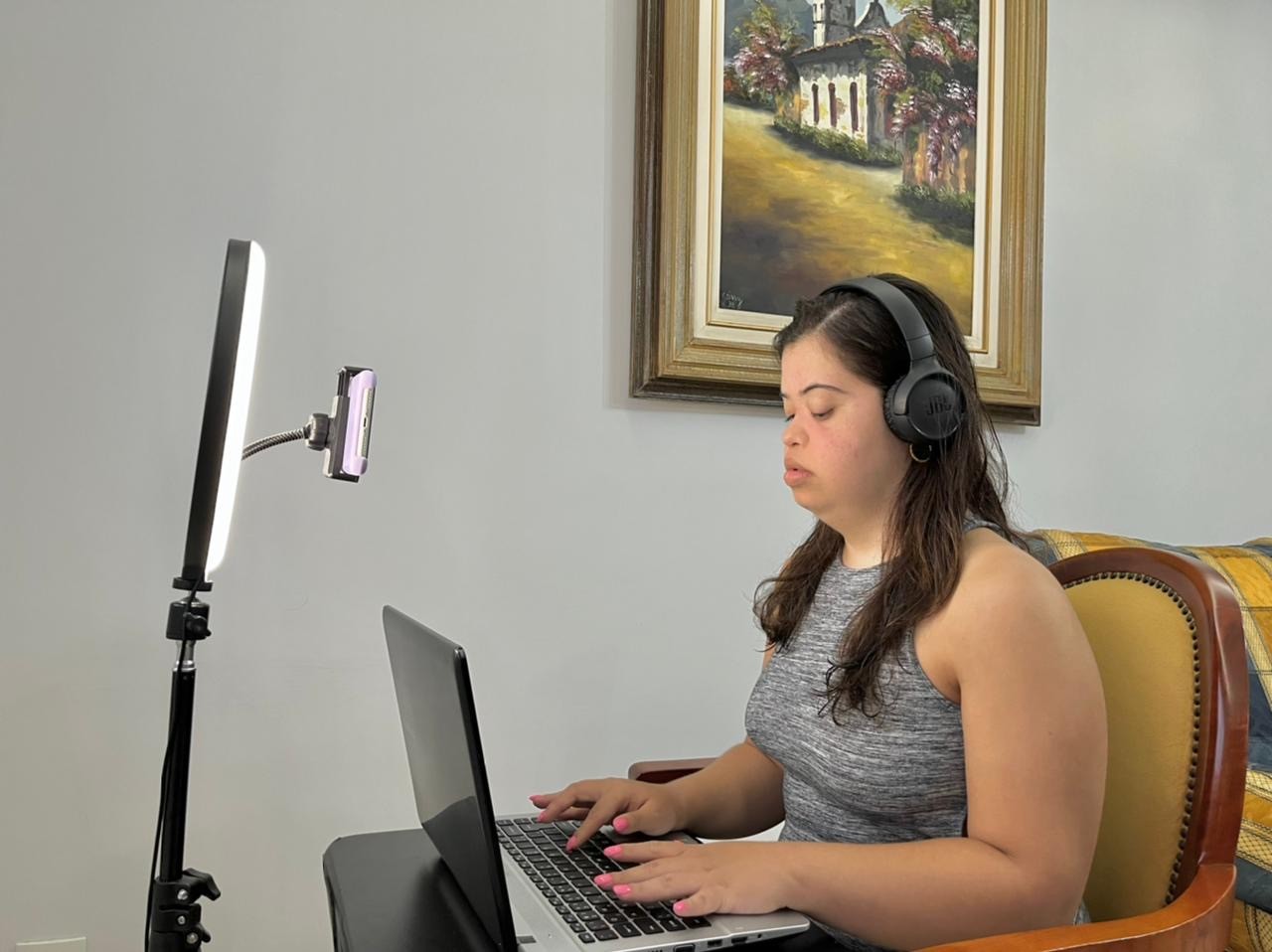 Mineira com síndrome de Down cria podcast sobre inclusão em BH: 'protagonismo e visibilidade' 