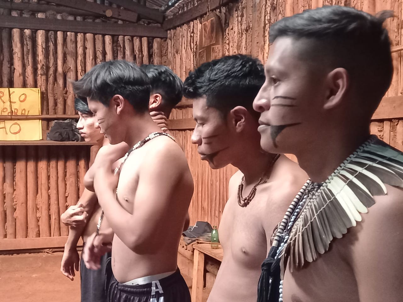 Índios da aldeia Tekoa Pyau, localizada em área reivindicada pela família do novo ministro do meio ambiente, Joaquim Álvaro Pereira Leite  (Foto: Arquivo Pessoal)