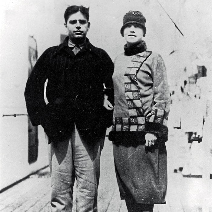 Oswald de Andrade e Tarsila do Amaral a bordo do navio Massilia, em viagem à Europa em 1924. (Foto: Acervo Iconographia)