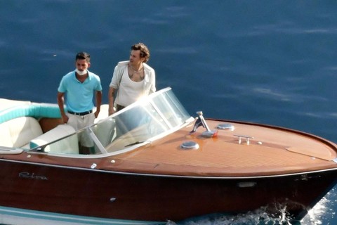 Harry Styles é flagrado filmando novo video clipe na Itália