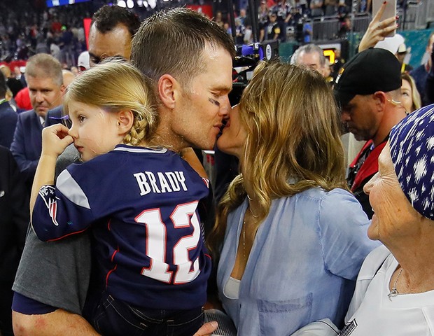 Tom Brady comemora vitória com a mulher, Gisele Bundchen e a família (Foto: Getty Images)