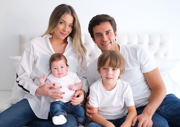 Luma Costa e família (Foto: Reprodução/Instagram)