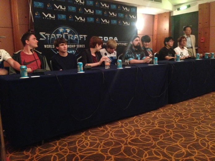 Jogadores profissionais de StarCraft 2 em coletiva de imprensa do evento (Foto: Reprodução/Felipe Vinha)