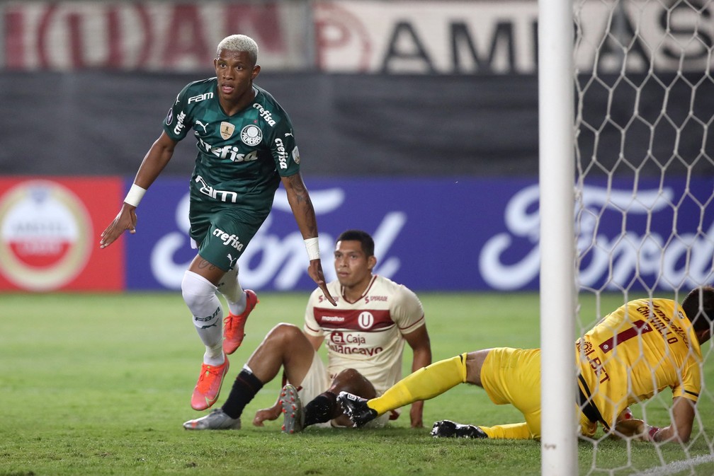 Danilo foi um dos destaques do Palmeiras na vitória sobre o Universitario — Foto: Conmebol
