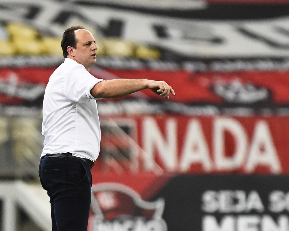 Rogério Ceni viu Flamengo bem na primeira etapa, mas lamentou erros que permitiram a virada do Fluminense — Foto: André Durão