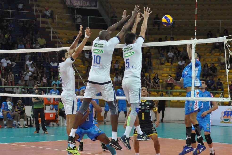 Cruzeiro mostrou força diante do Montes Claros Vôlei (Foto: Alex Sezko)