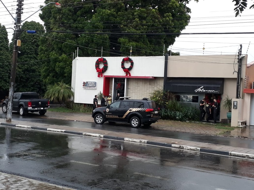 Policiais federais foram a escritório anexo à casa da governadora Suely Campos (PP) — Foto: Marcelo Marques/G1 RR