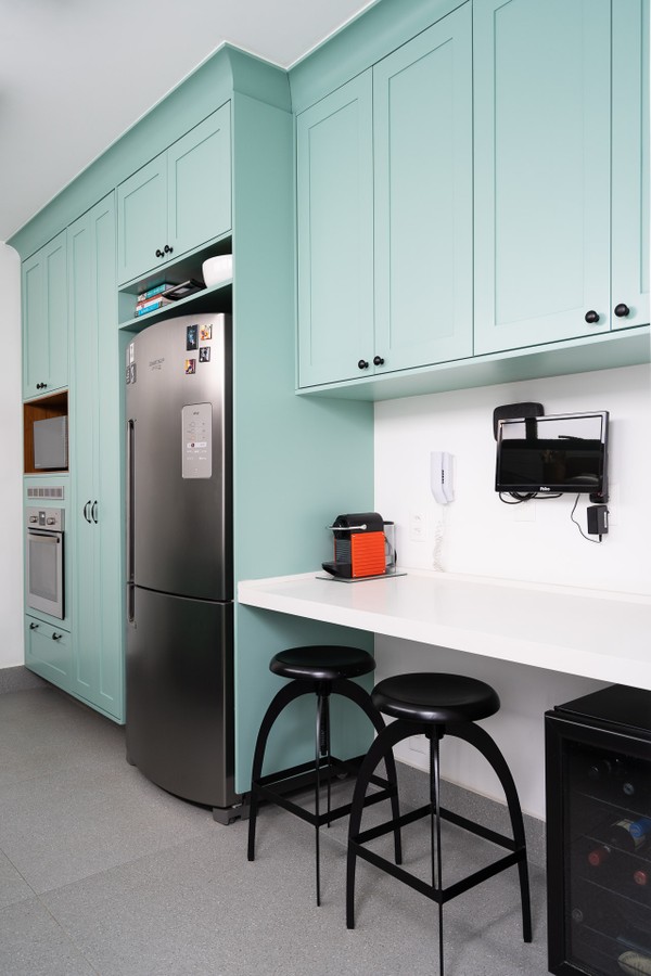Décor do dia: cozinha minimalista e com armários em verde pastel (Foto: Flavio Dias – Foto Studio 360)