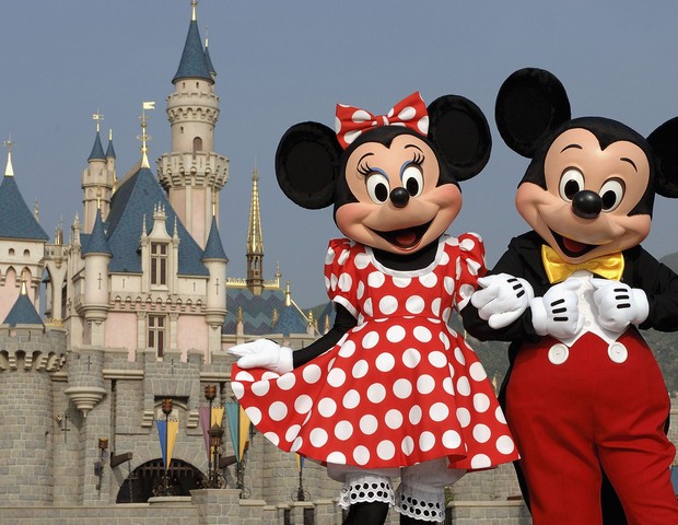 Mickey e Minnie em parque da Disney (Foto: Getty Images)