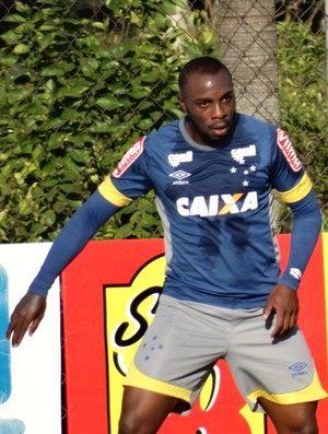 Com Manoel em campo, Cruzeiro volta a treinar pensando no Botafogo