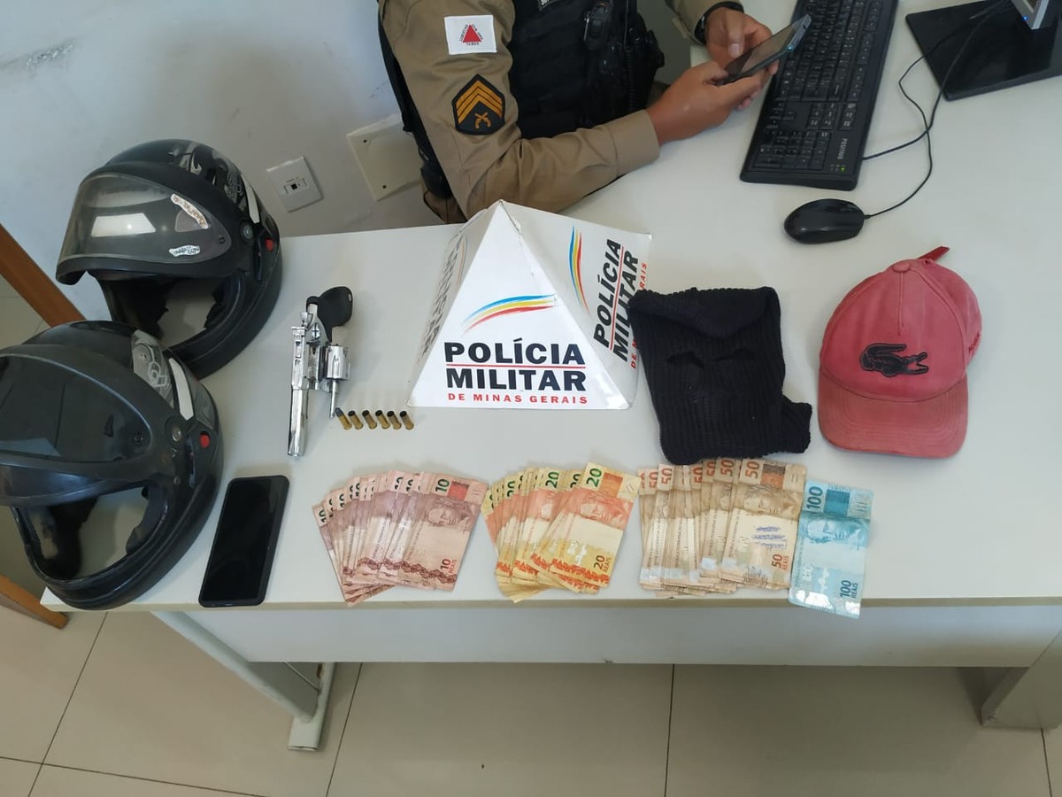 Homens são presos em flagrante durante assalto a correspondente bancário; um deles atirou na PM e foi baleado na perna