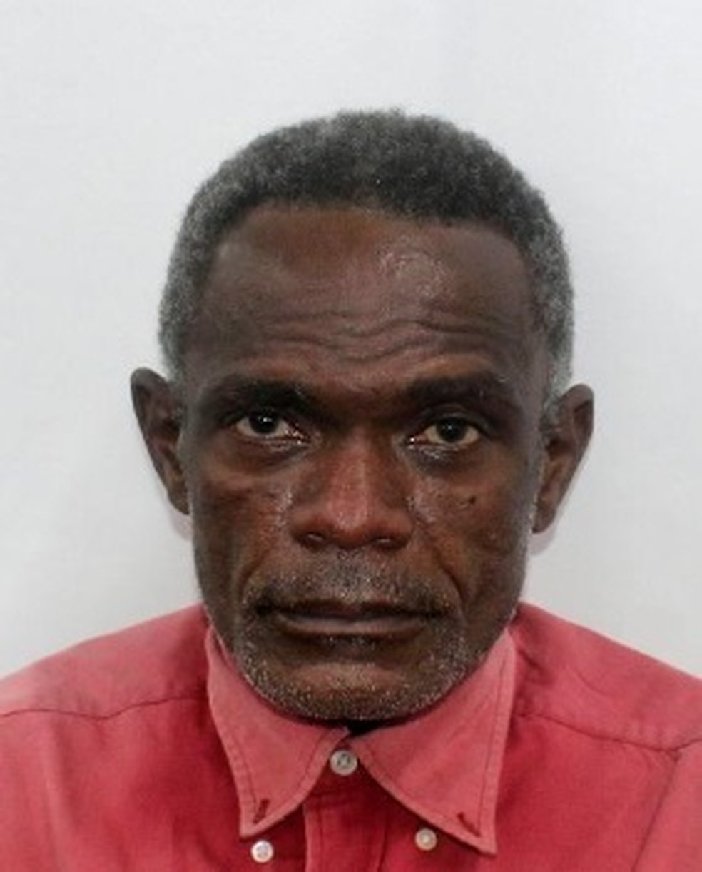 Antônio Carlos dos Santos, de 56 anos, está desaparecido após ônibus ter sido arrastado pela água — Foto: Portal dos Desaparecidos/Polícia Civil