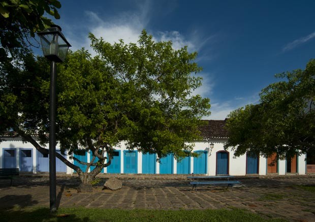 Casas em estilo colonial do Cais do Porto, em Paraty, onde fica o hotel boutique (Foto: Divulgação)