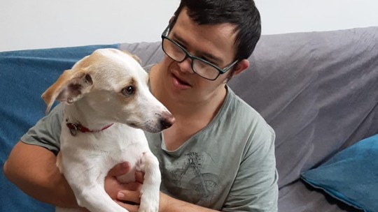 Saiba como cães podem transformar a vida de pessoas com Síndrome de Down
