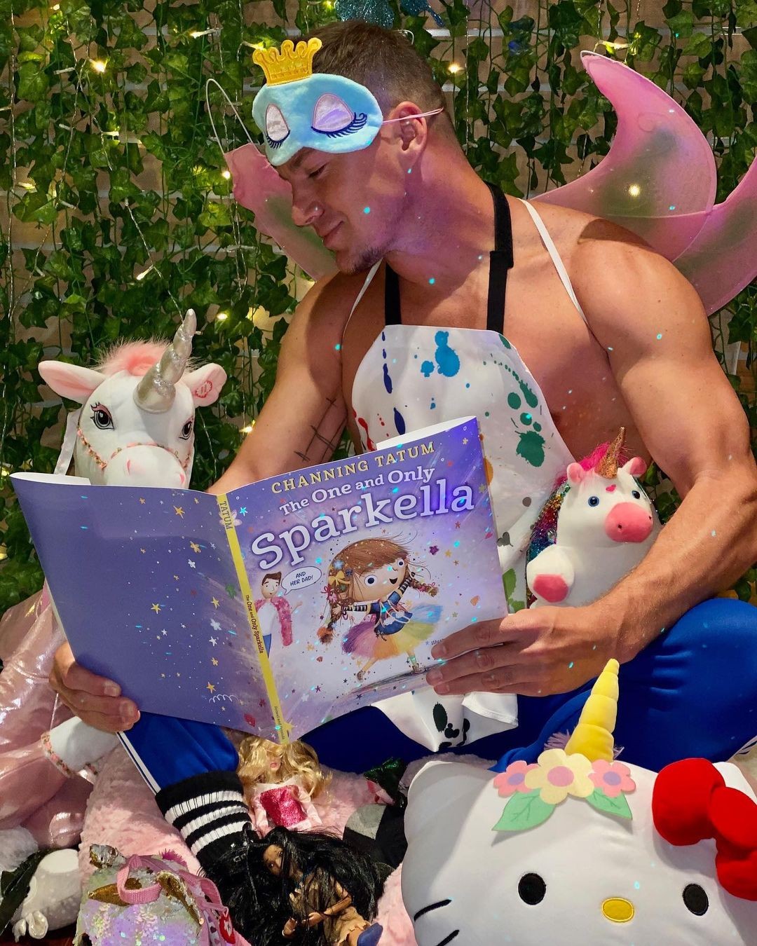 O ator Channing Tatum com seu livro infantil (Foto: Reprodução / Instagram)