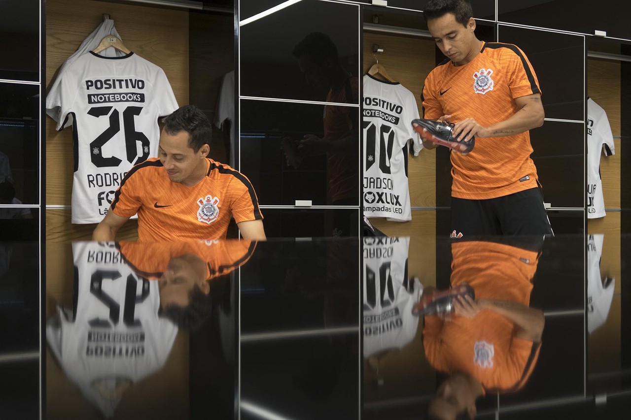 Pendurado, Jadson será poupado pelo Corinthians no domingo