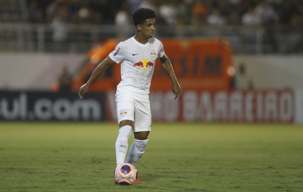 Volta ou fica? Empréstimo de Vitinho chega ao fim e Bragantino negocia novo contrato com Palmeiras