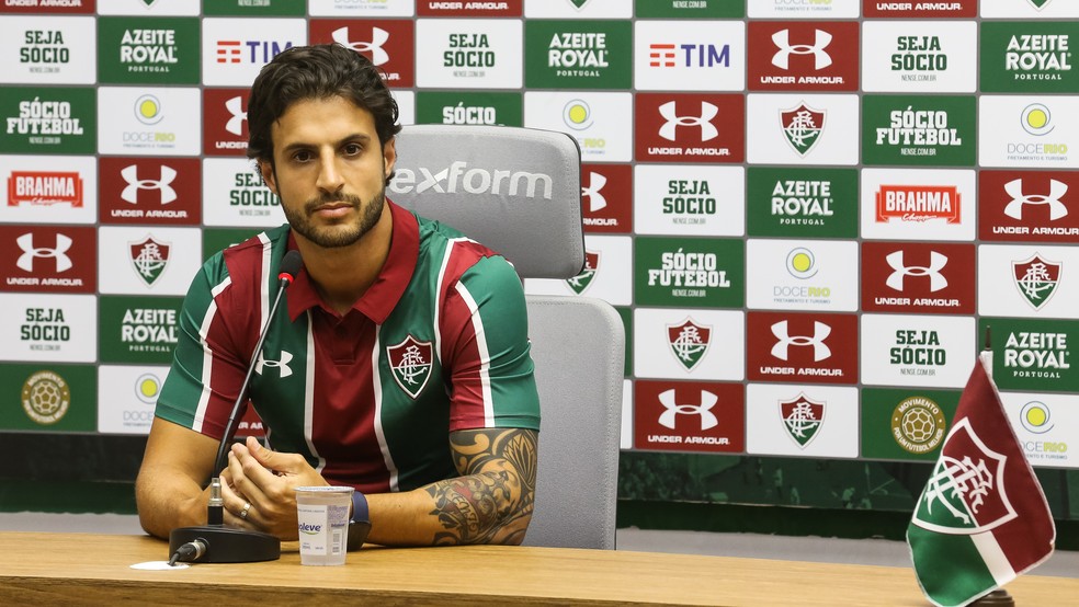 Hudson em apresentado pelo Fluminense — Foto: LUCAS MERÇON/ FLUMINENSE FC