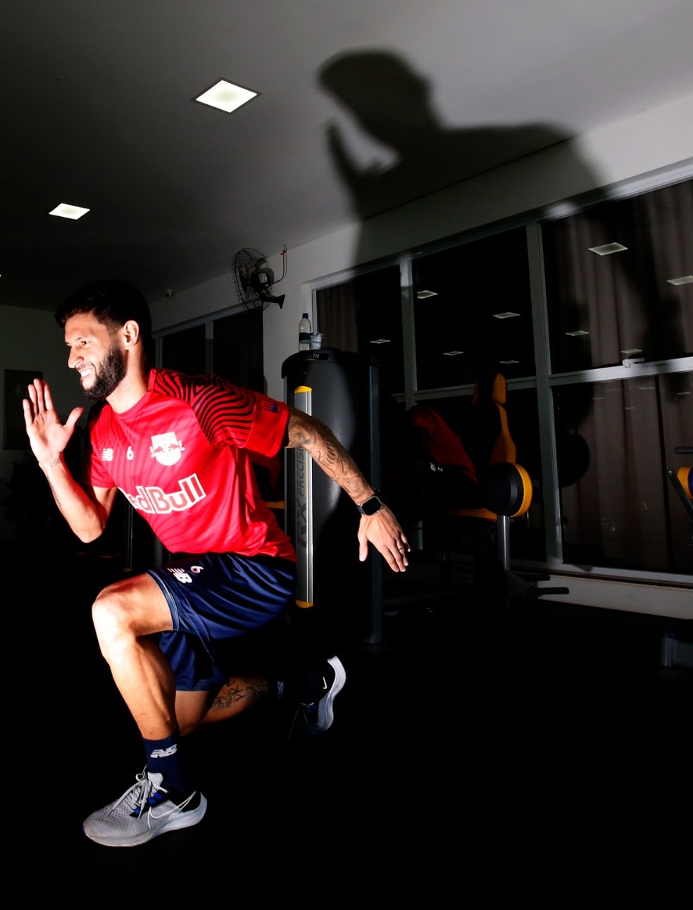 Juninho Capixaba, um dos reforços do Bragantino, durante teste físico — Foto: Ari Ferreira/Red Bull Bragantino