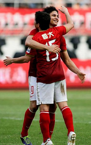 conca elkeson campeão Guangzhou Evergrande (Foto: Reprodução / Facebook) conca elkeson campeão Guangzhou Evergrande (Foto: Reprodução / Facebook)