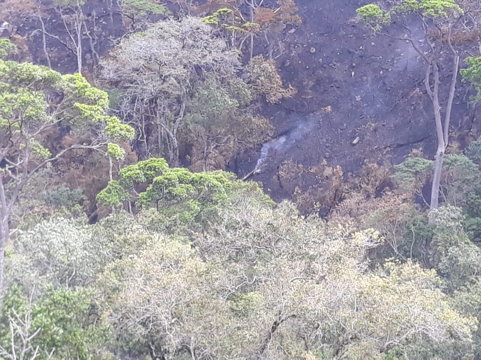 Incêndio foi controlado na área de vegetação da cidade de Rio de Contas, na Chapada Diamantina, na terça-feira (22) — Foto: Divulgação/Corpo de Bombeiros