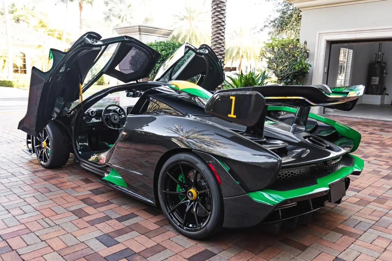 Único McLaren Senna que homenageia vitória do piloto no GP Brasil de