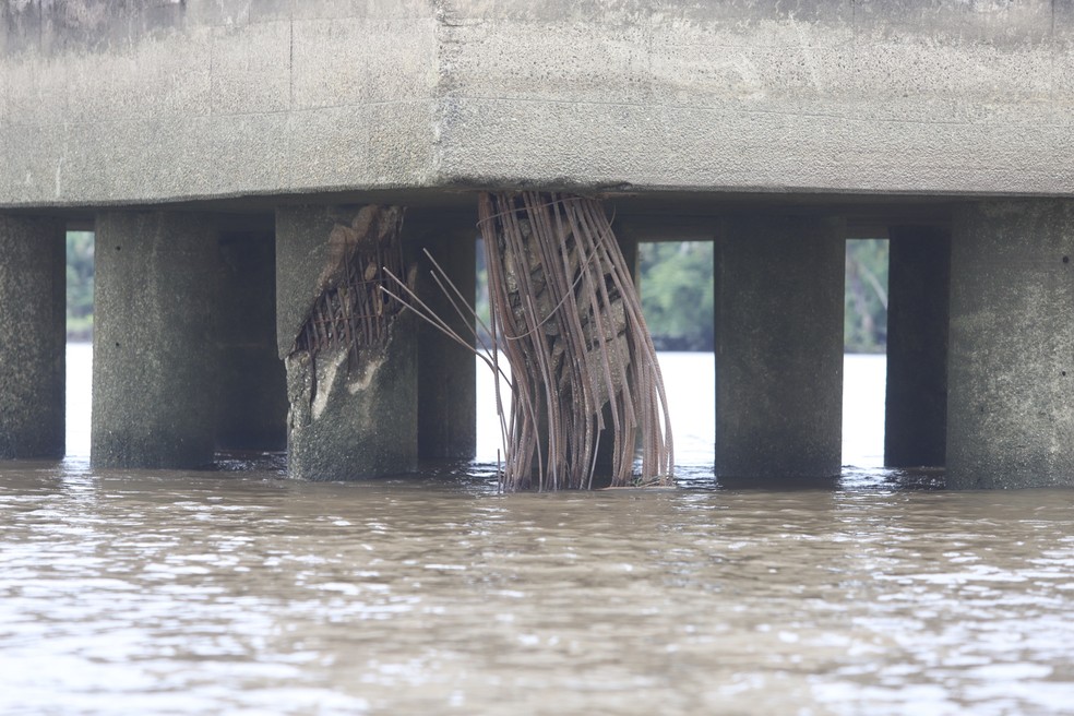 Pilar danificado da ponte sobre o rio Moju, no nordeste do ParÃ¡. â Foto: Marco Santos / AgÃªncia ParÃ¡