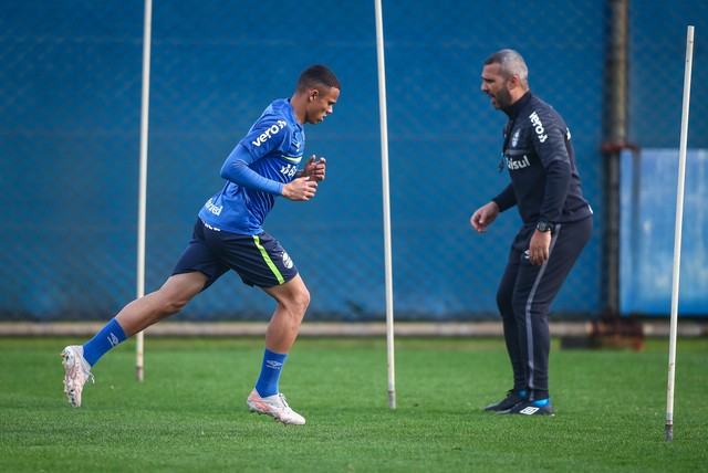 Grêmio aposta em jovens para enfrentar crise