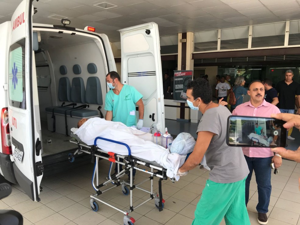 Warley também sofreu uma facada no queixo em luta corporal (Foto: Lucas Barros / GloboEsporte.com)