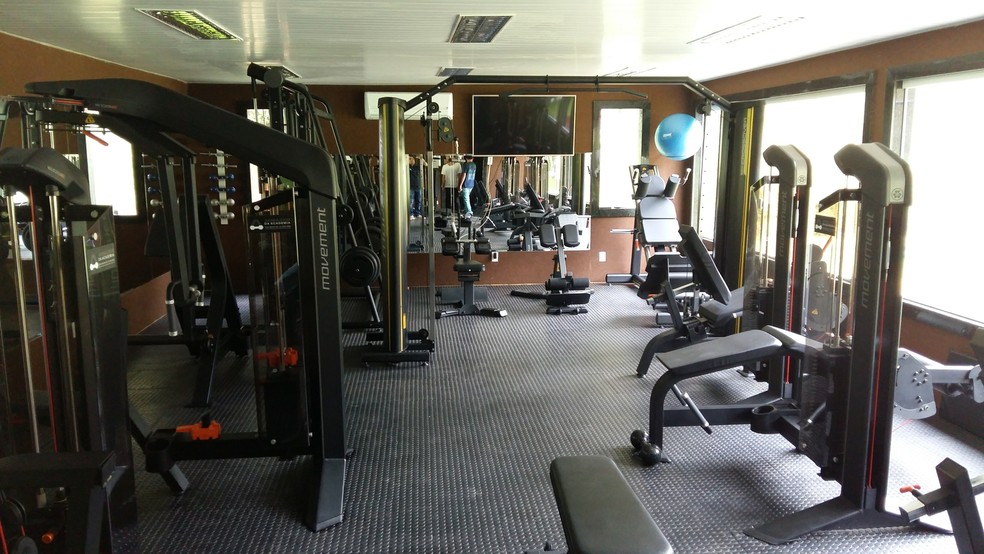 Academia foi montada com equipamentos pedidos pelos clubes que l&aacute; passaram &mdash; Foto: Felippe Costa