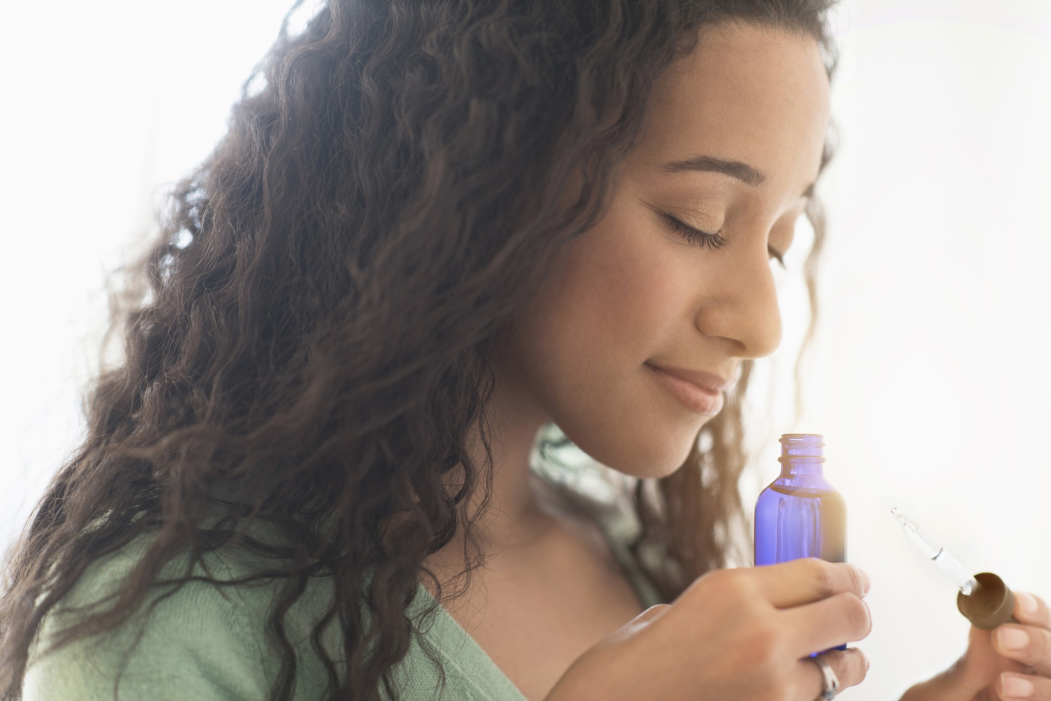 Entenda a diferença entre óleos essenciais e essências aromáticas (Foto: Reprodução Getty Images)