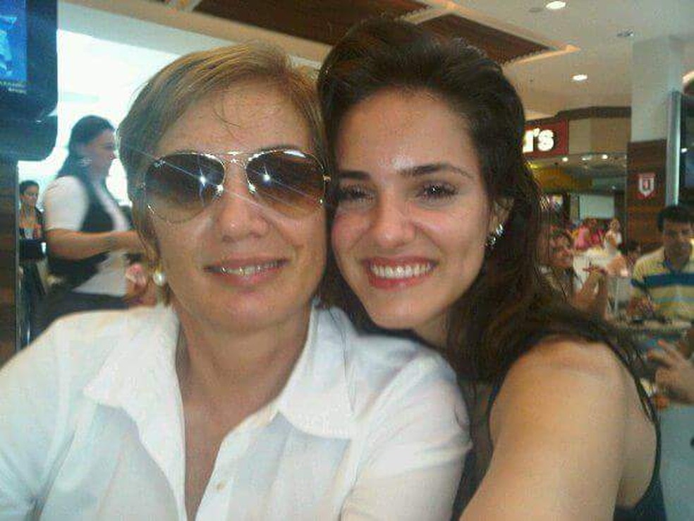 Nayara e a m&atilde;e Eliane Vit  &mdash; Foto: Eliane Vit/Arquivo Pessoal
