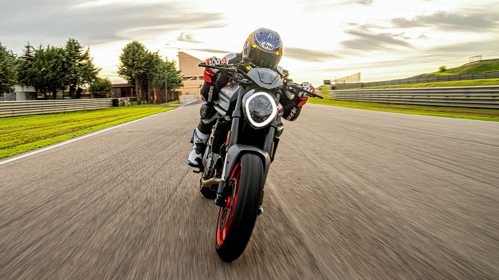 Motos de condução permitem deixar a Ducati Monster ainda mais nervosa — Foto: Divulgação
