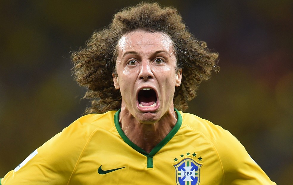 David Luiz comemora gol durante jogo entre Brasil e Col&ocirc;mbia, na Copa do Mundo &mdash; Foto: AFP