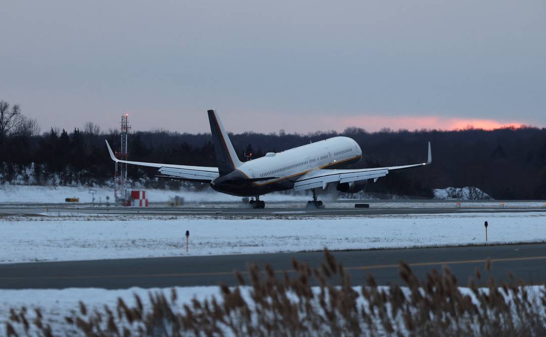Avião com Maduro chega aos EUA.