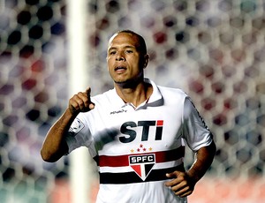 Luis Fabiano encerra jejum e iguala marca de Ceni na Libertadores