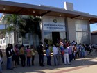 Extensa fila marca retorno do atendimento na Defensoria Pública