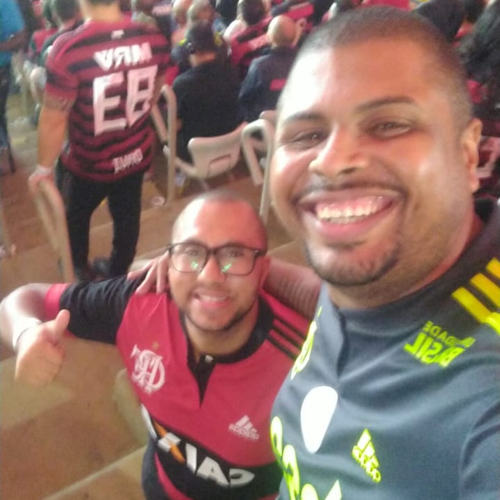  Leonardo Mattos e seu irmão no Maracanã   — Foto: Arquivo pessoal 