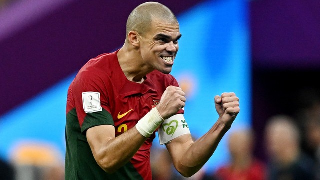 Pepe comemora vitória de Portugal contra o Uruguai