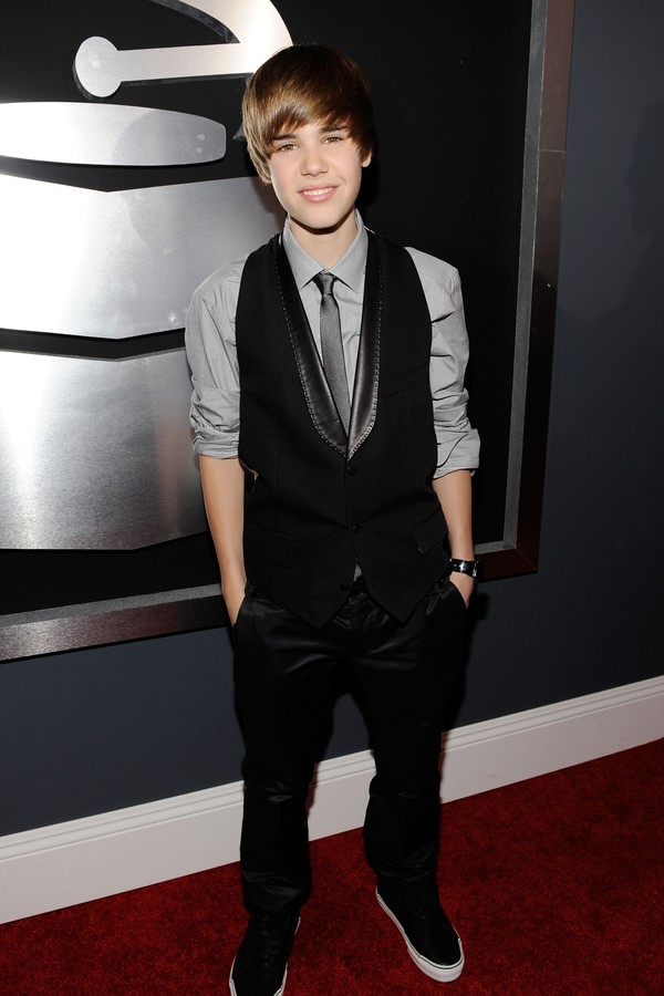 Justin Bieber foi em seu primeiro Grammy no ano de 2010 (Foto: Getty Images)
