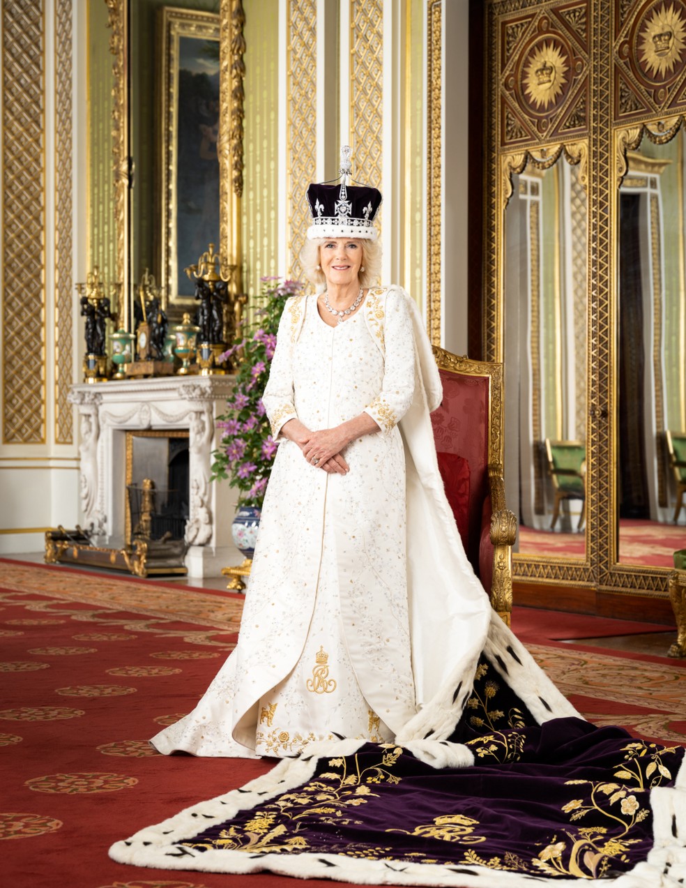 Retrato oficial da rainha Camilla — Foto: Reprodução/royal.uk