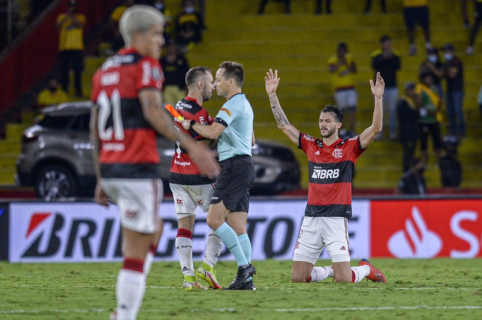 Zagueiro celebra contribuição na Libertadores e exalta Renato no Flamengo