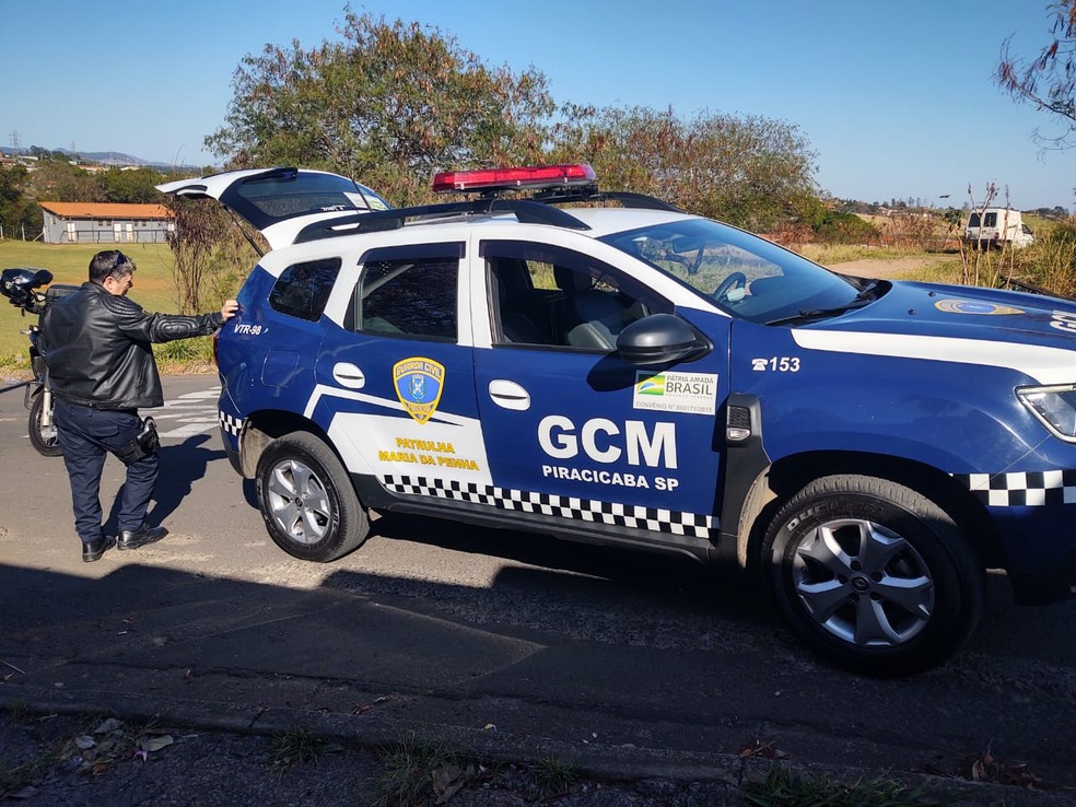 Patrulha da GCM conduz homem ao Plantão Policial de Piracicaba por lesão corporal — Foto: Divulgação/ Prefeitura de Piracicaba