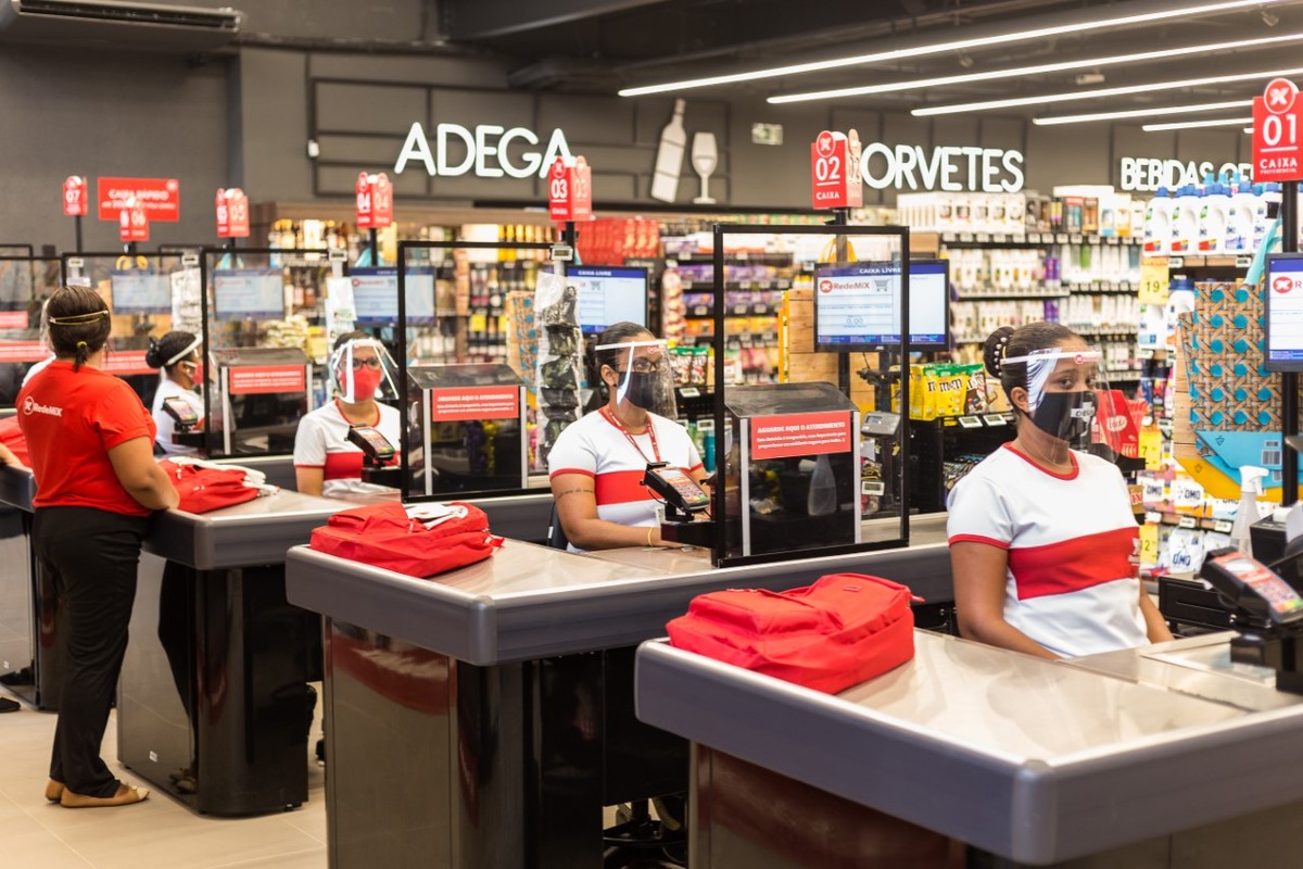 Rede de supermercados abre vagas de emprego para diferentes áreas em Salvador - Vimarsana News