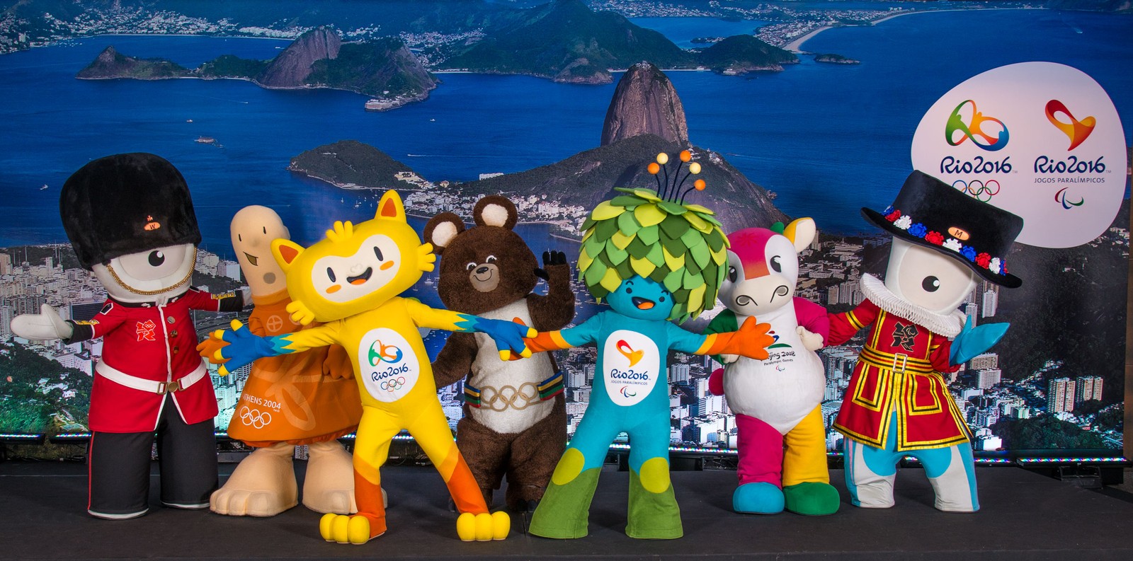 União. Mascotes de Jogos anteriores (da esq. para dir.): Wenlock, Athena, Vinícius (Rio-2016), Misha, Tom, Fu Niu Lele e Mandeville Divulgação