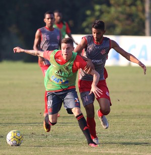 Flamengo se protege e renova vínculo de Adryan até dezembro de 2017