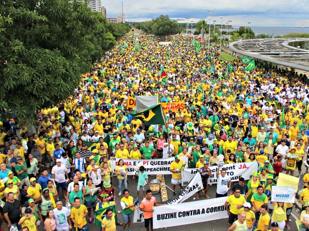 Organização do ato estimou que 100 mil pessoas participaram da manifestação (Foto: Adneison Severiano/G1 AM)