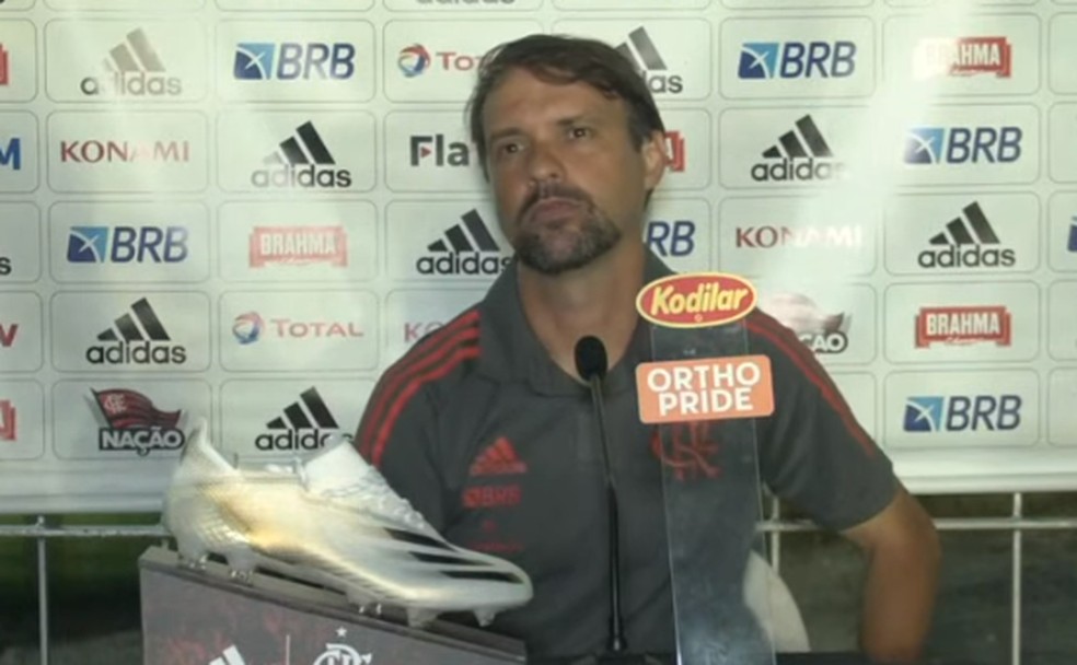 Maur&iacute;cio Souza, t&eacute;cnico do sub-20 do Flamengo &mdash; Foto: Reprodu&ccedil;&atilde;o Fla TV